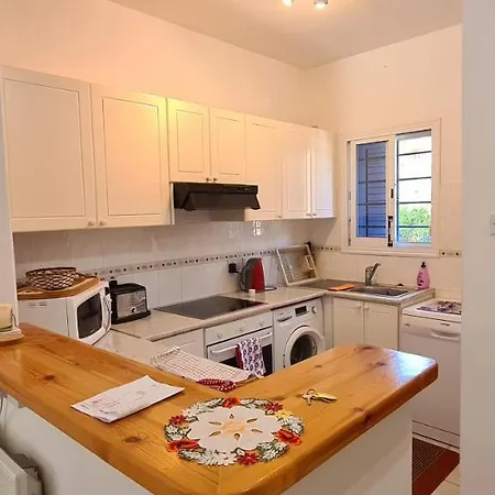 Feriehus Large 4 Bedroom House In Kato Paphos, Limnaria Gardens Paphos
