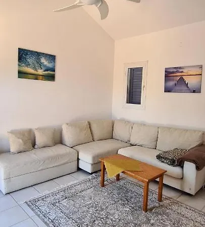 بيت للعطل Large 4 Bedroom House In Kato Paphos, Limnaria Gardens *