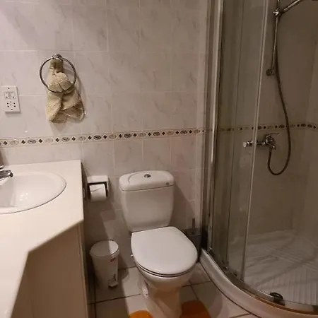 Large 4 Bedroom House In Kato Paphos, Limnaria Gardens بيت للعطل بافوس