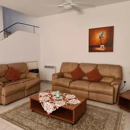 Large 4 Bedroom House In Kato Paphos, Limnaria Gardens