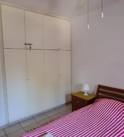 Large 4 Bedroom House In Kato Paphos, Limnaria Gardens Дом отдыха